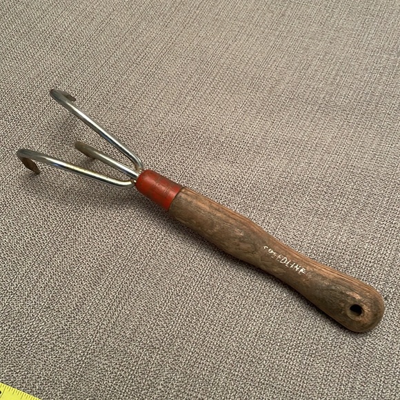 Vintage SPEEDLINE Cultivator Handheld Garden Tool Wooden Handle - Picture 9 of 9